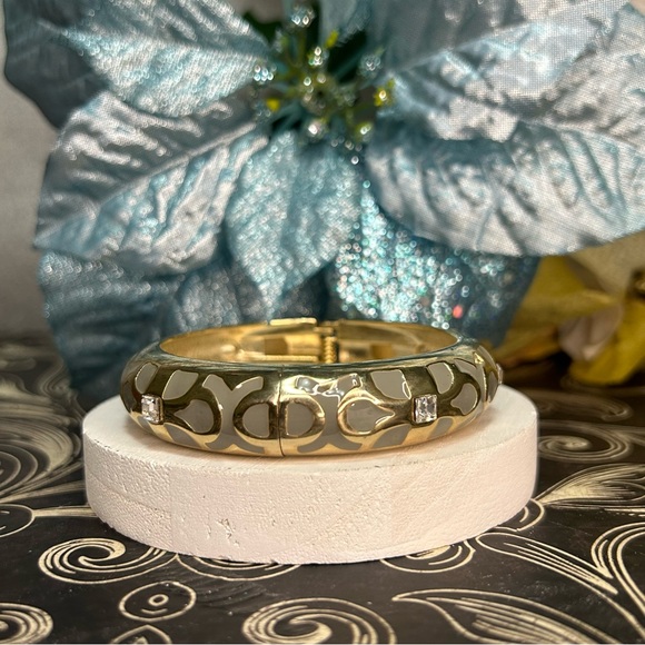 Nordstrom Jewelry - NWOT Nordstrom Sequin Bracelet Grey & Gold Design Open Clasp